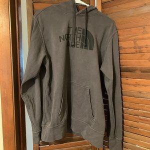 Men’s medium North Face hoodie